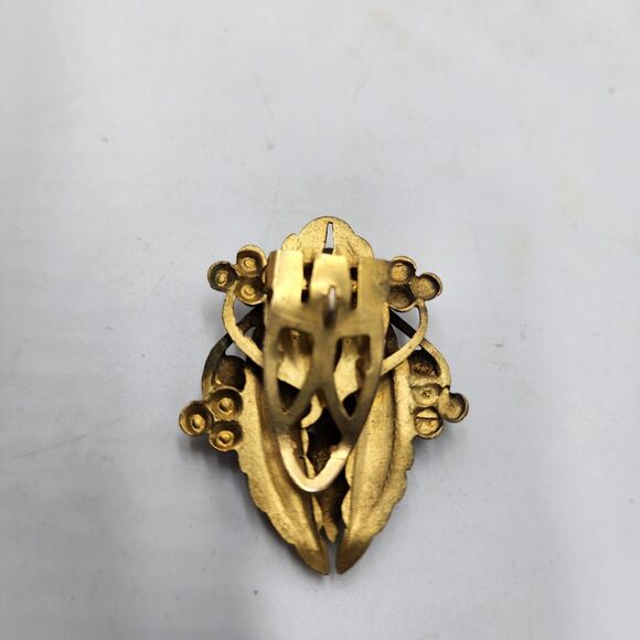 Vintage Art Nouveau Dress Fur Clip Orange Glass Brass Relief Vines Berries 1920s - Picture 4 of 7
